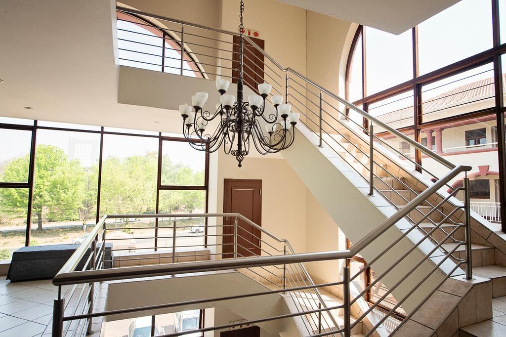 แซนด์ตัน ไทม์สแควร์ เซอร์วิซ อพาร์ตเมนต์ Apartment โจฮันเนสเบิร์ก ภายนอก รูปภาพ