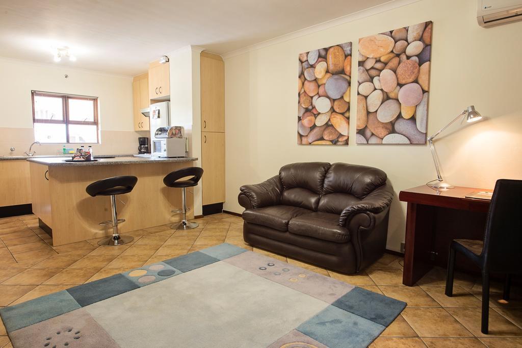 แซนด์ตัน ไทม์สแควร์ เซอร์วิซ อพาร์ตเมนต์ Apartment โจฮันเนสเบิร์ก ภายนอก รูปภาพ