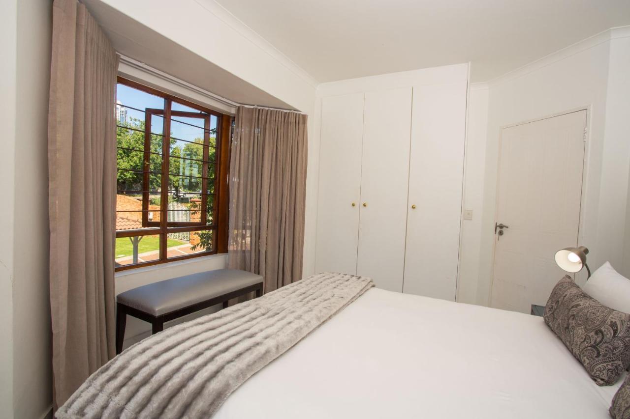 แซนด์ตัน ไทม์สแควร์ เซอร์วิซ อพาร์ตเมนต์ Apartment โจฮันเนสเบิร์ก ภายนอก รูปภาพ