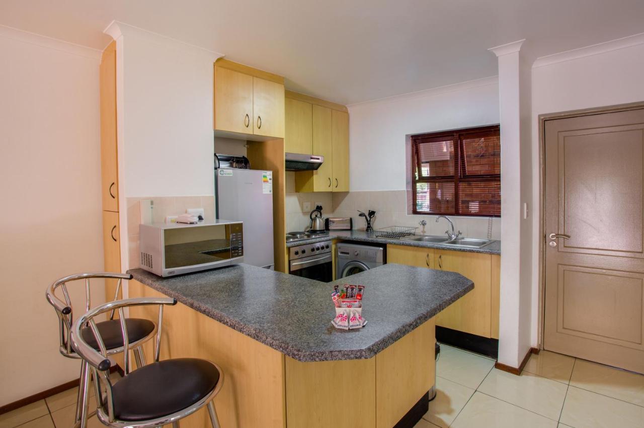 แซนด์ตัน ไทม์สแควร์ เซอร์วิซ อพาร์ตเมนต์ Apartment โจฮันเนสเบิร์ก ภายนอก รูปภาพ